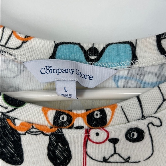 The company store women’s large dog print top - Picture 2 of 4